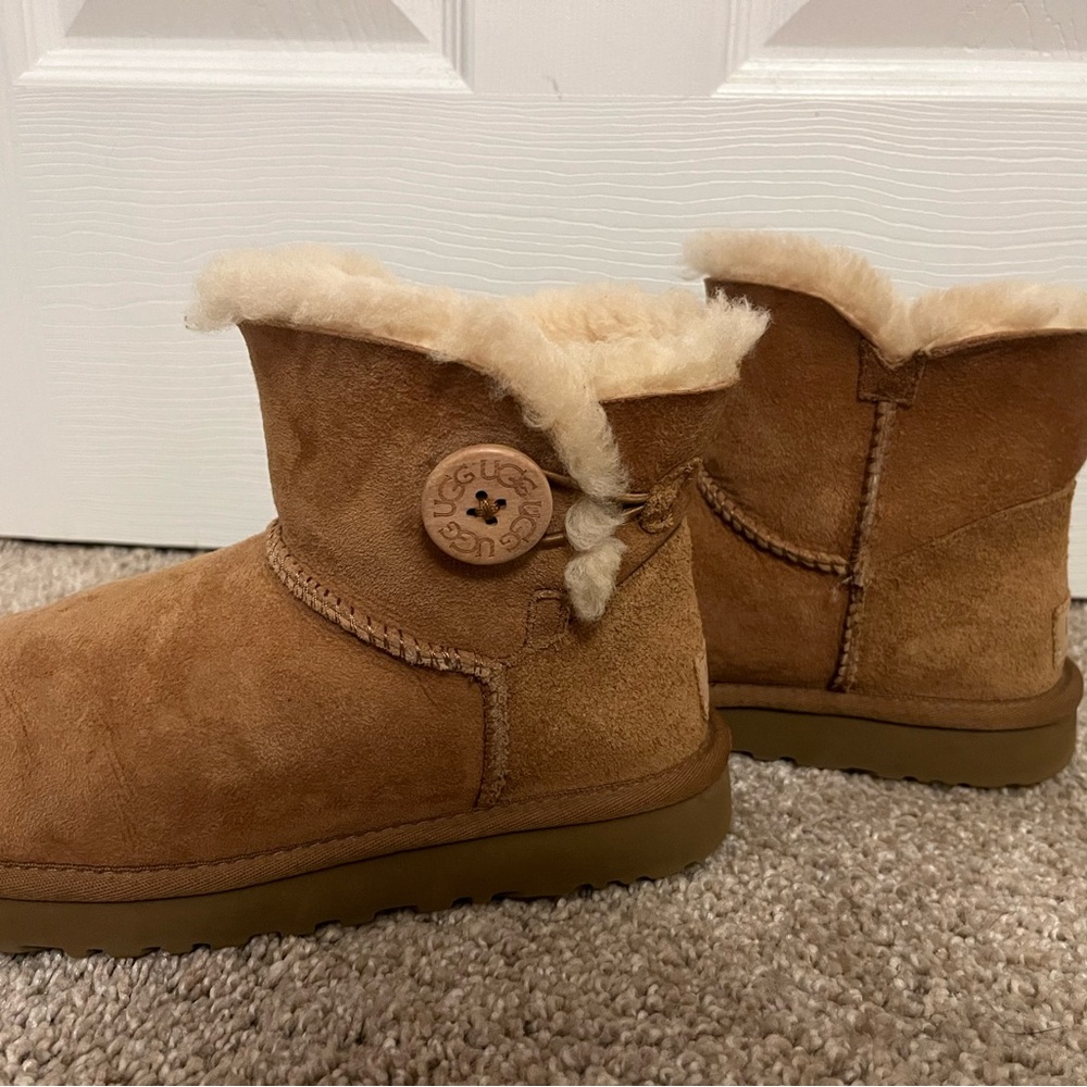 UGG Mini Boot